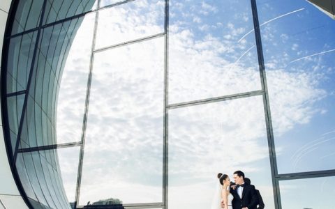 时尚户外建筑婚纱摄影图片