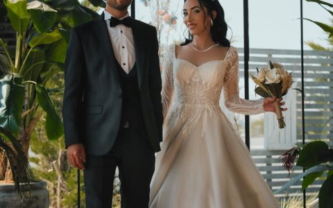 新婚帅哥美女牵手婚纱照图片