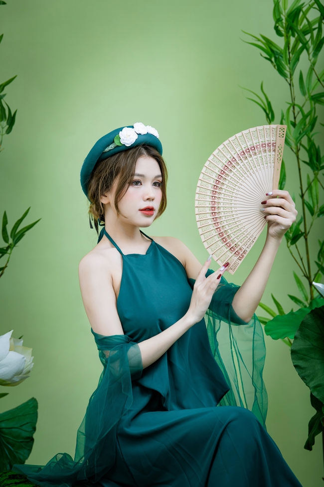 亚洲性感美女肚兜艺术照写真图片