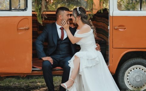 户外浪漫风格情侣婚纱写真摄影图片